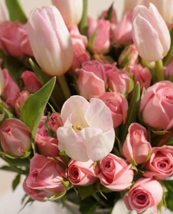 sunlit baby rose bloom vase - Image 2
