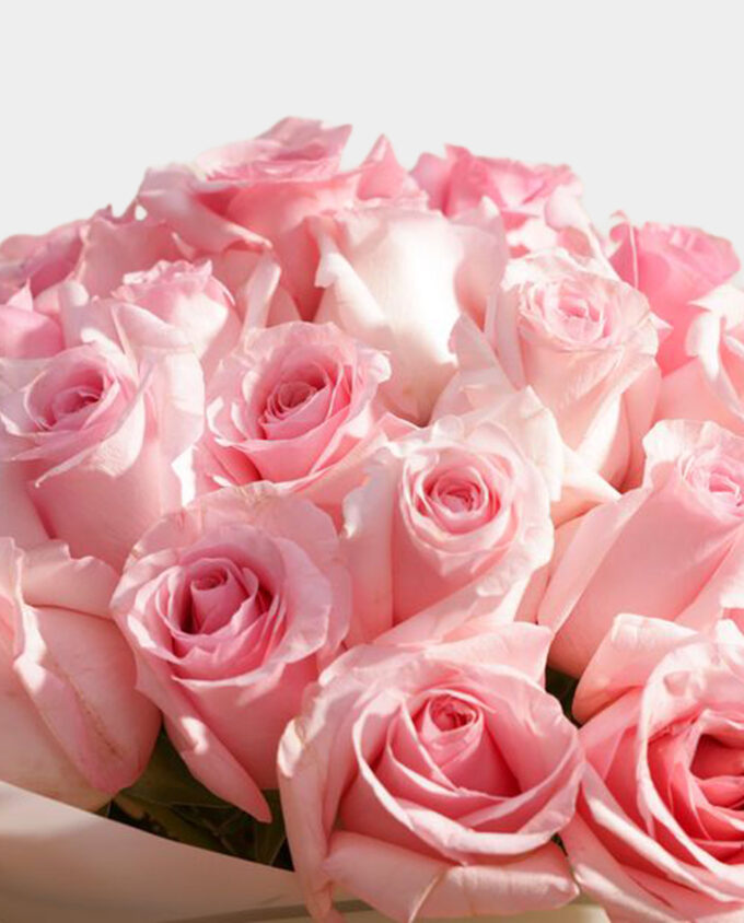 graceful white lily bouquet - Image 2