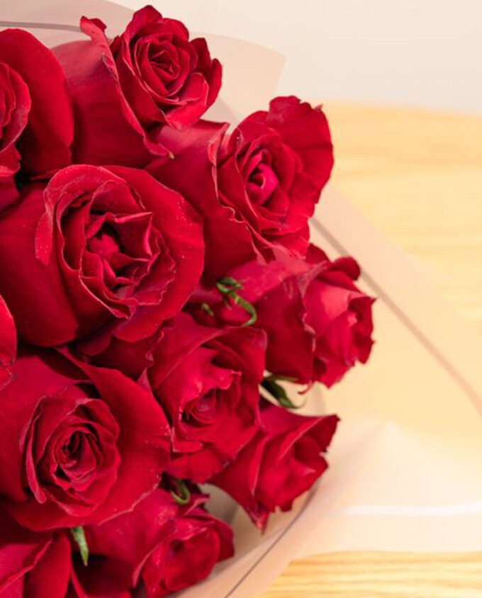 loving whispers vase - Image 2