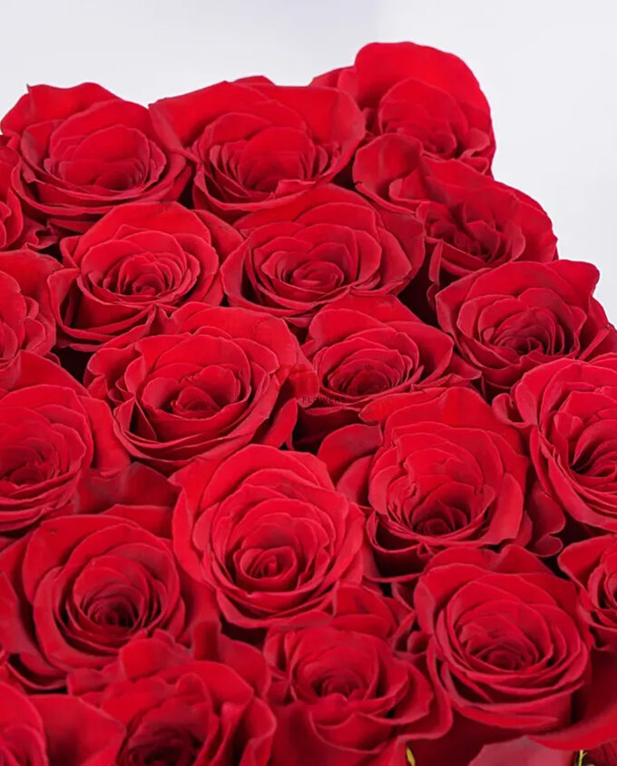 roses of devotion stand