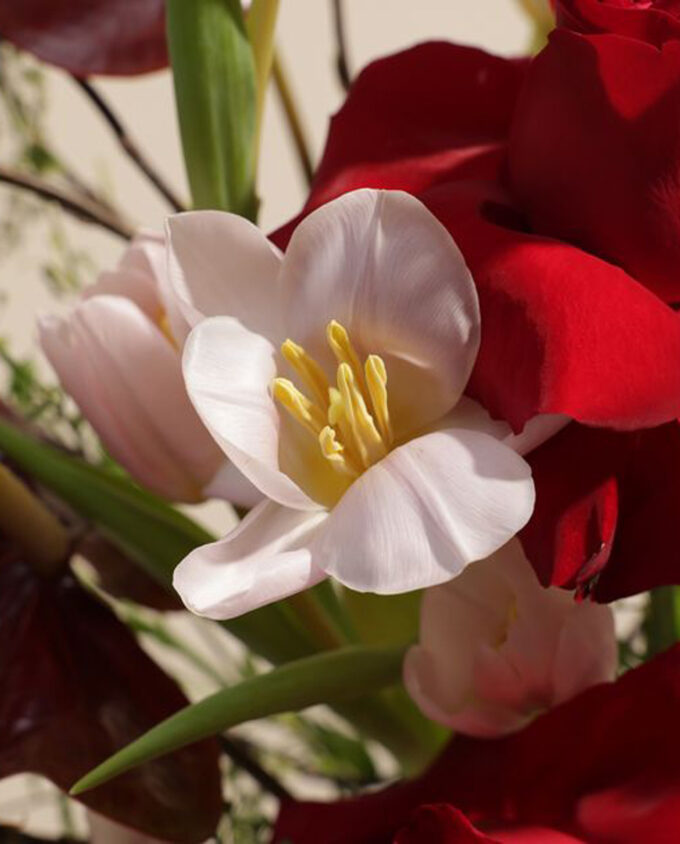 cloud white floral vase - Image 2