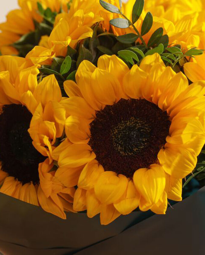 golden embrace rose bouquet