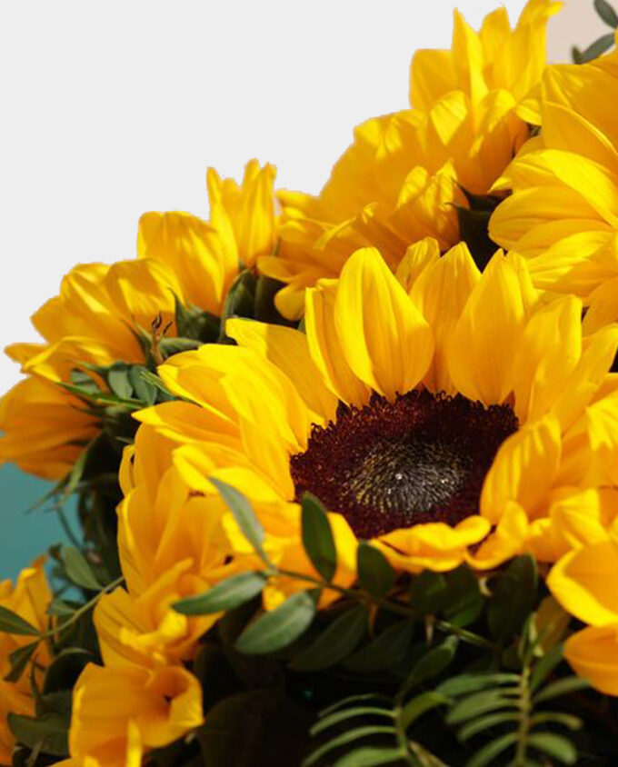 golden embrace rose bouquet - Image 2